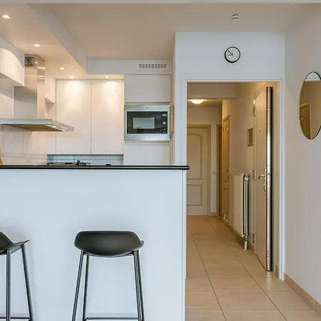 Huswell - Bright For 6 People With Stunning Sea View Apartment